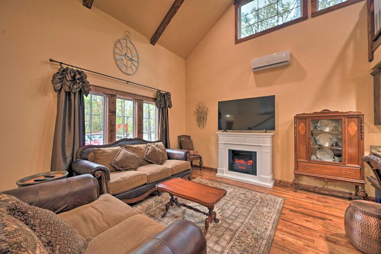 Tudor-Style Broken Bow Cottage With Hot Tub And Decks! Stephens Gap Exterior photo