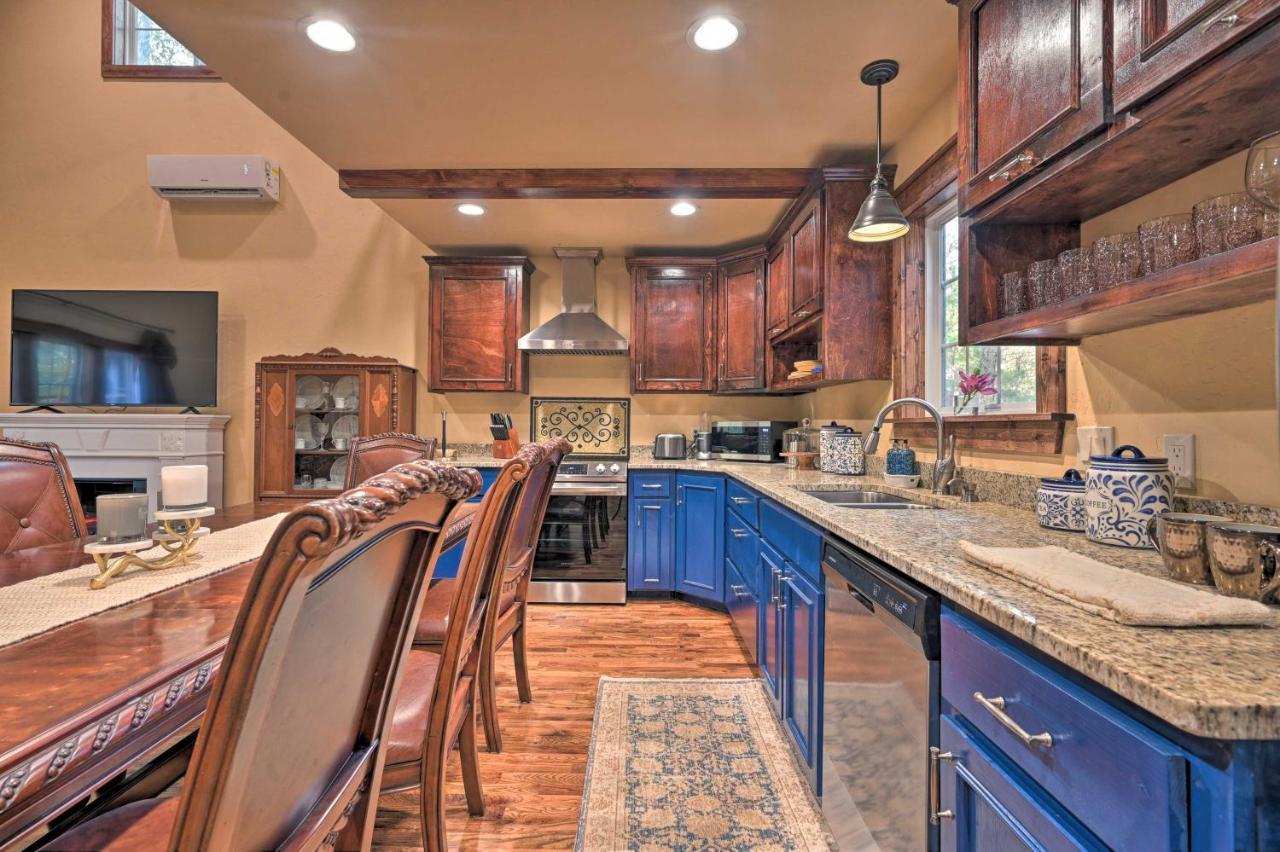 Tudor-Style Broken Bow Cottage With Hot Tub And Decks! Stephens Gap Exterior photo