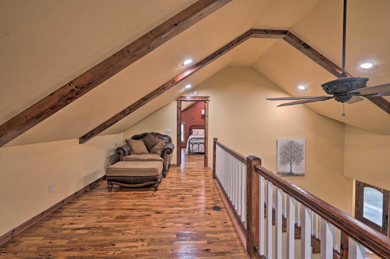Tudor-Style Broken Bow Cottage With Hot Tub And Decks! Stephens Gap Exterior photo