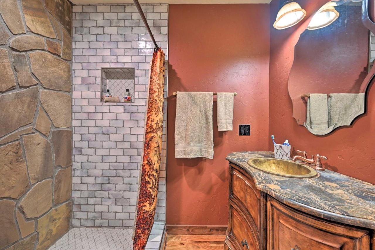 Tudor-Style Broken Bow Cottage With Hot Tub And Decks! Stephens Gap Exterior photo